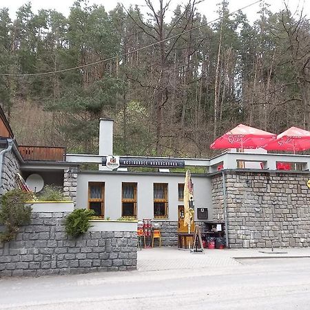 Lesni Restaurace Harrachovka Hotel Табор Екстериор снимка